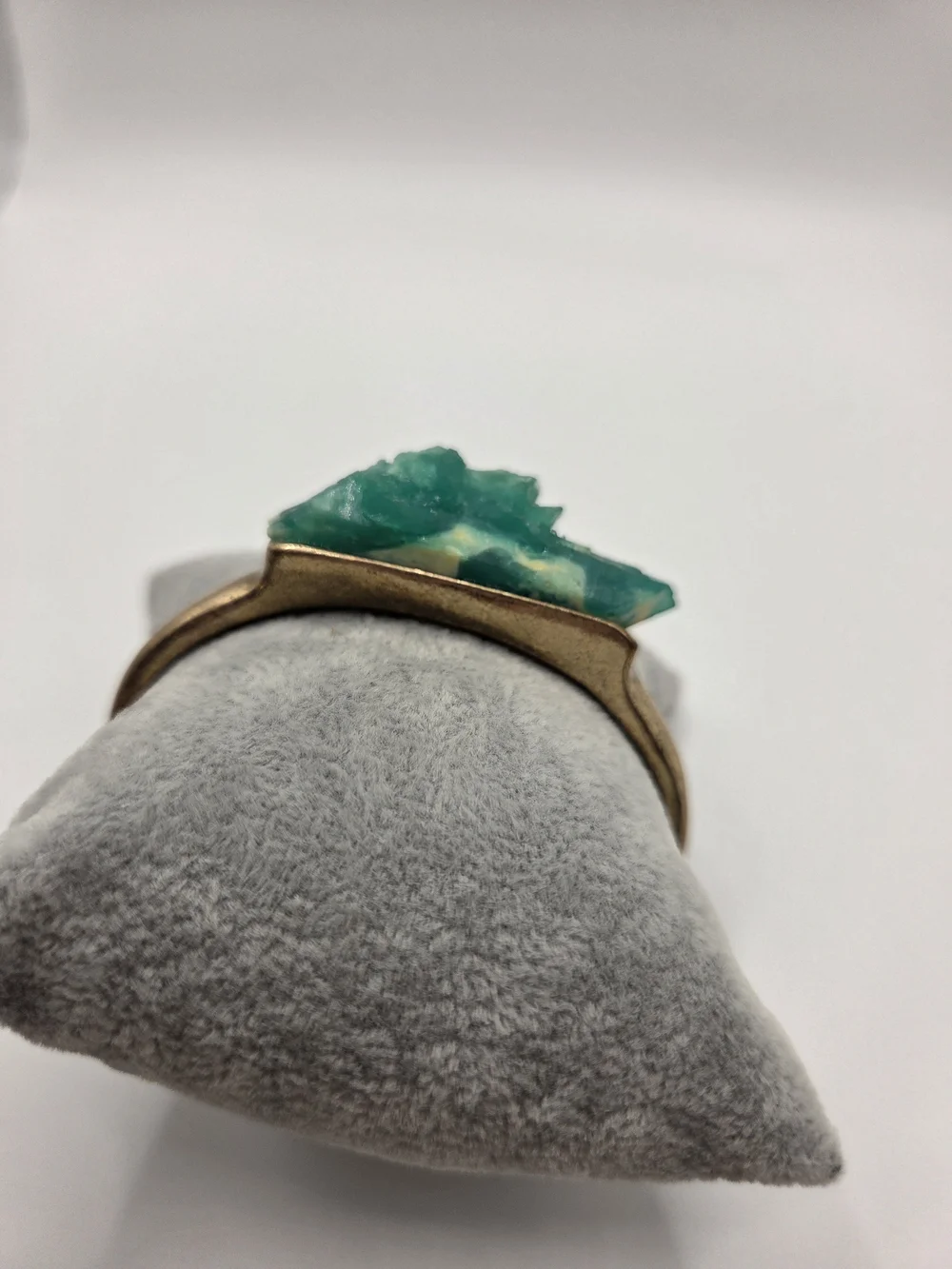 1528. Gold Tone Cuff Bracelet With Green Raw Stone